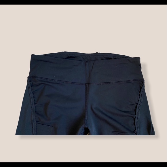 Lululemon Crop Pants Size 8 - Picture 5 of 10